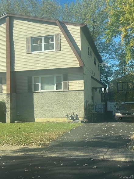 73 Lonergan Dr, Suffern, NY 10901
