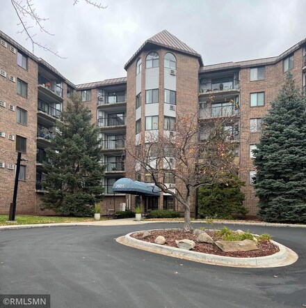 2601 Kenzie Terrace Unit 426, Saint Anthony, MN 55418