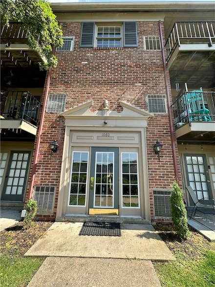 1060 Chatham Park Dr Unit G, Pittsburgh, PA 15216