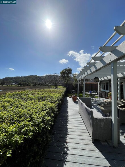 11 Berens Dr, Kentfield, CA 94904