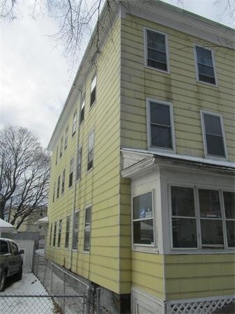 9 Douglas Ct, Worcester, MA 01603