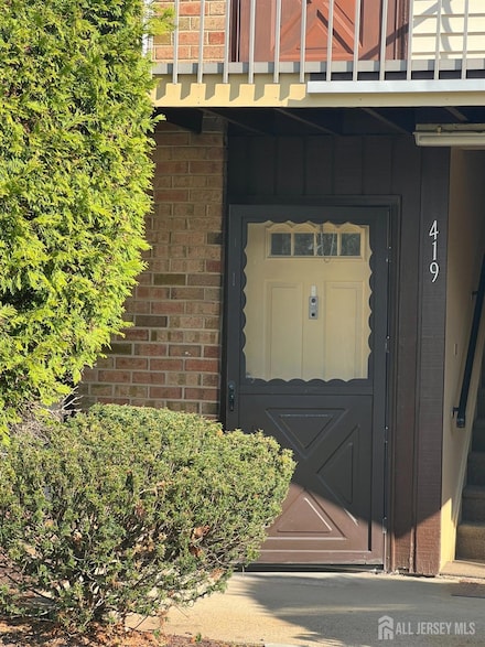 419 Cricket Ln, Woodbridge, NJ 07095