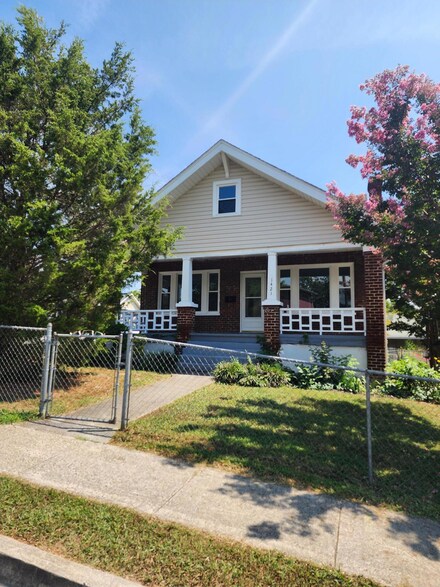 1421 14th St NW, Roanoke, VA 24017