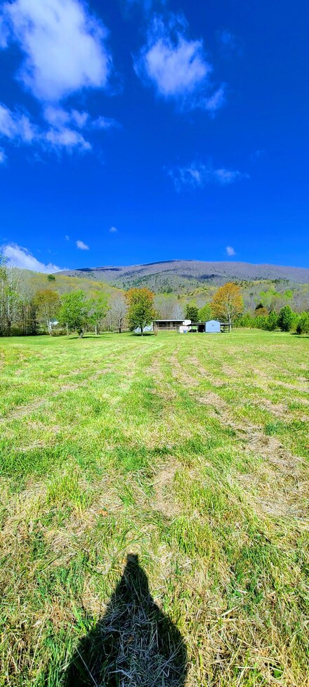 532 Mountain Breeze Ln, New Castle, VA 24127