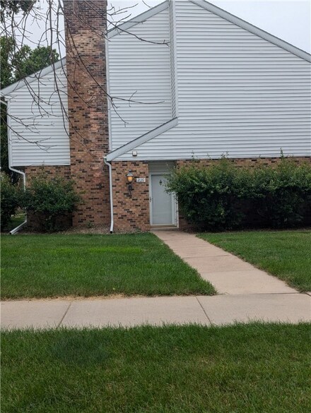 2139 Providence Ct Unit B4, Eau Claire, WI 54703