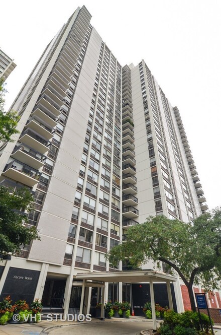 1460 N Sandburg Terrace Unit 1604A, Chicago, IL 60610