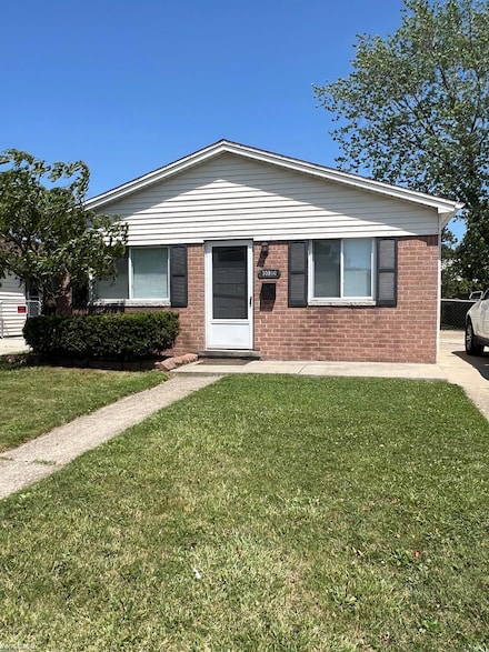 30860 Normal St, Roseville, MI 48066