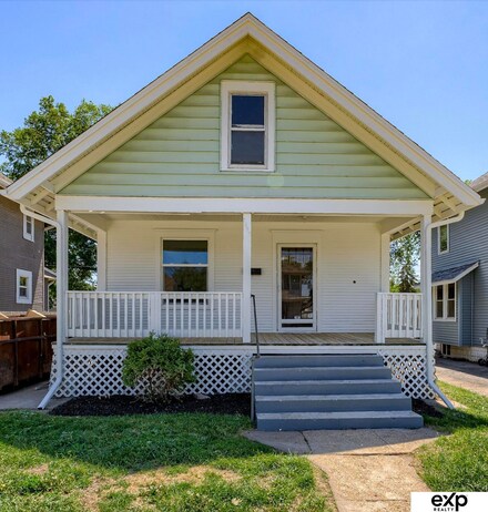2587 Pinkney St, Omaha, NE 68111
