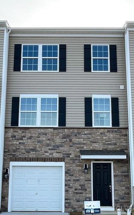 8317 Alexander Ct, Breinigsville, PA 18031