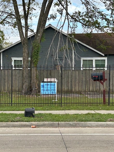 5213 Lyons Ave, Houston, TX 77020