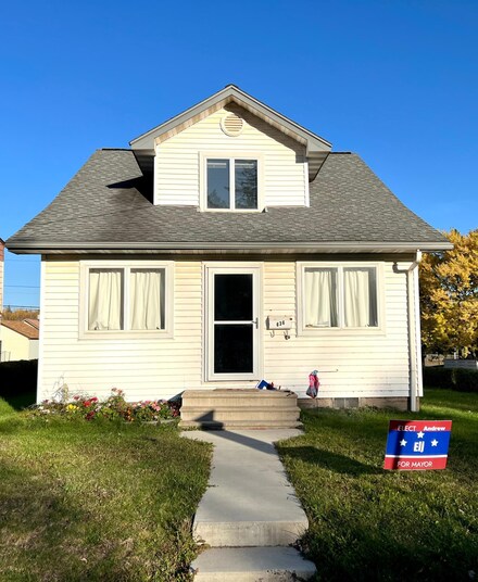 636 1st St, Nashwauk, MN 55769