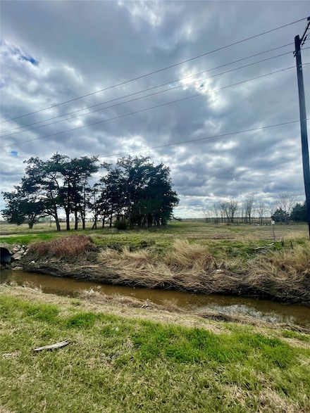 185 8th St, van Vleck, TX 77482