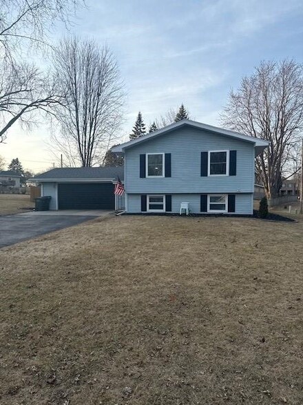 1332 Harrison Ct, Stoughton, WI 53589
