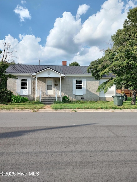 103 E James St, La Grange, NC 28551