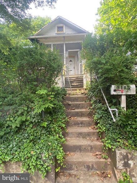 3106 Perry St, Mount Rainier, MD 20712