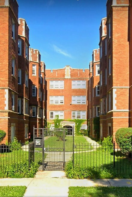 7030 S Cregier Ave, Chicago, IL 60649