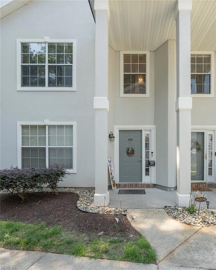 547 Seahorse Run, Chesapeake, VA 23320
