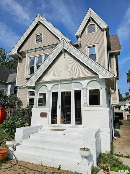 1104 N Broad St, Galesburg, IL 61401