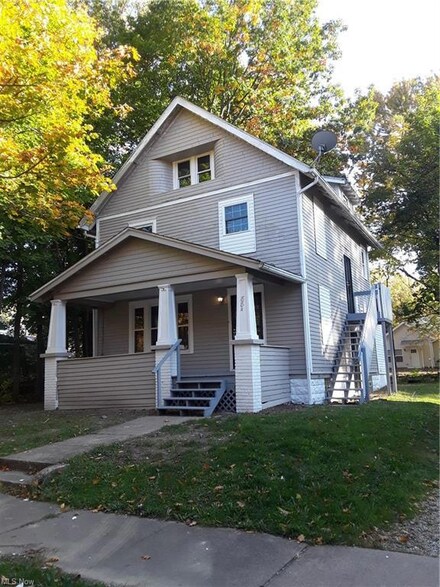 884 Stadelman Ave, Akron, OH 44320