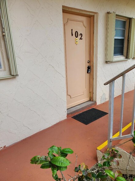 12026 Greenway Cir S Unit 102, Royal Palm Beach, FL 33411