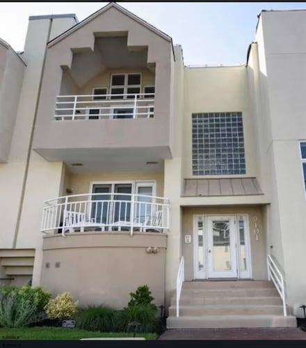 9101 Atlantic Ave, Margate City, NJ 08402