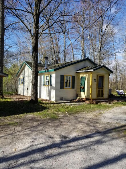 489 Davis Rd, Elmer Township, MI 48647
