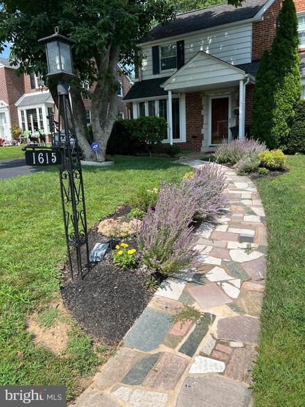 1615 Earlington Rd, Havertown, PA 19083