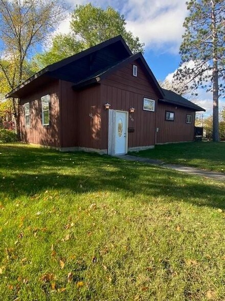 1423 Beltrami Ave NW, Bemidji, MN 56601