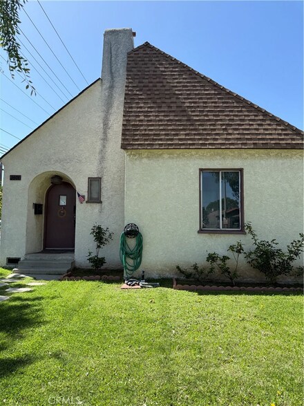 3301 Falcon Ave, Signal Hill, CA 90755