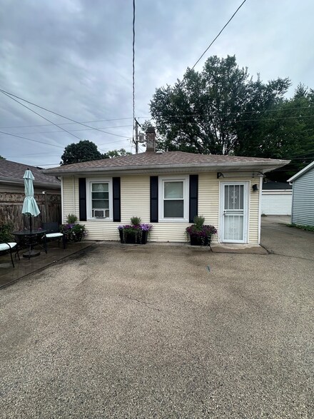 144 Lathrop Ave Unit COACH-HOUSE, Forest Park, IL 60130