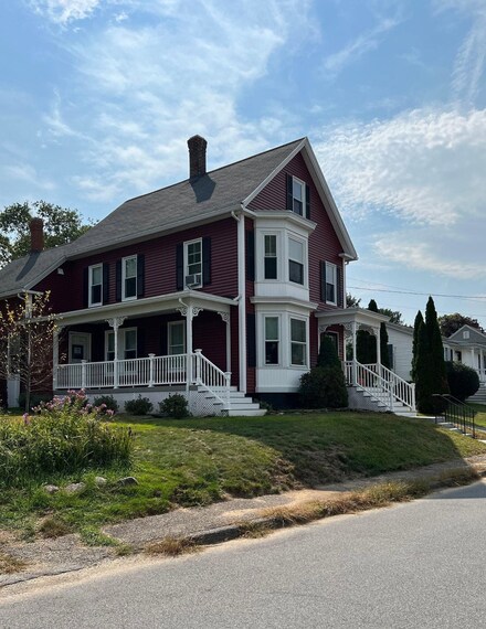 8 Spruce St, Somersworth, NH 03878