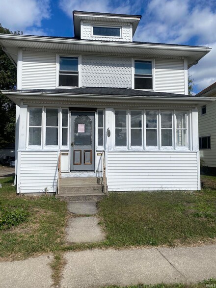 1018 E 4th St, Mishawaka, IN 46544