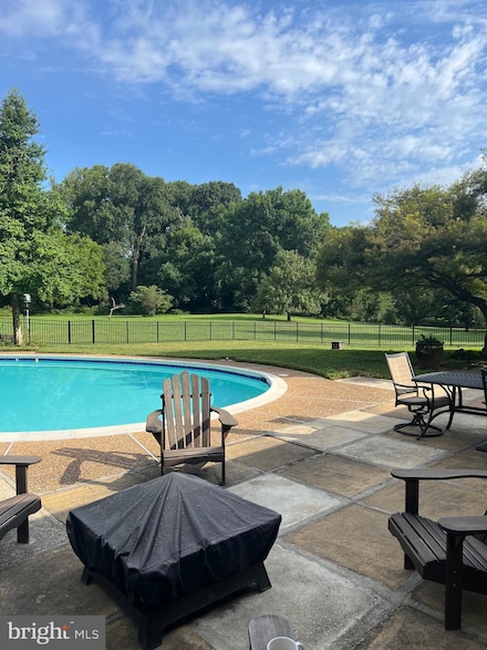 1542 Crowell Rd, Vienna, VA 22182