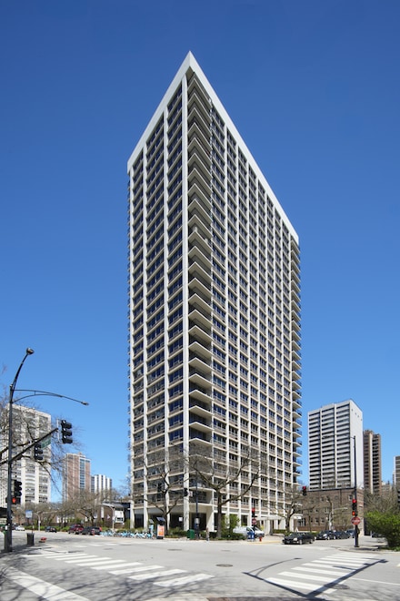 88 W Schiller St Unit 1203L, Chicago, IL 60610