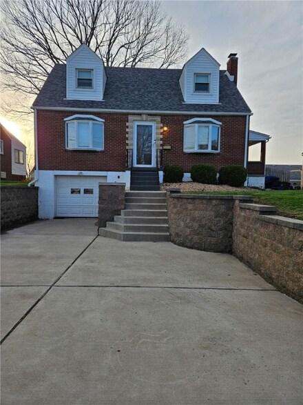120 Nebraska Dr, New Kensington, PA 15068