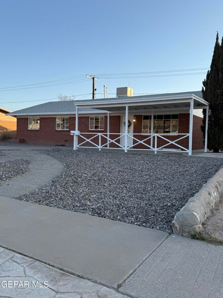 6220 Bel Mar Ave, El Paso, TX 79912