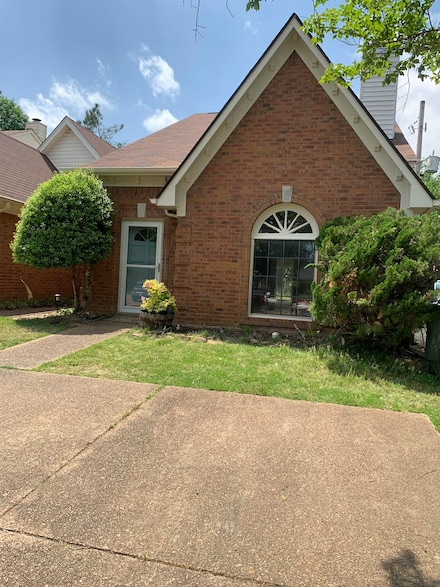 1685 Oaken Bucket Dr, Cordova, TN 38016