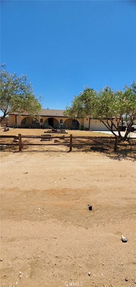11201 Truchas Rd, Apple Valley, CA 92308