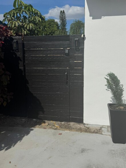 1113 NW 11th Place, Fort Lauderdale, FL 33311