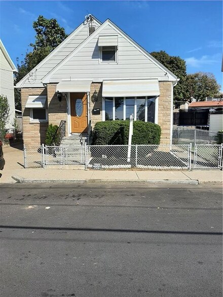 7 Dutton St, Providence, RI 02909