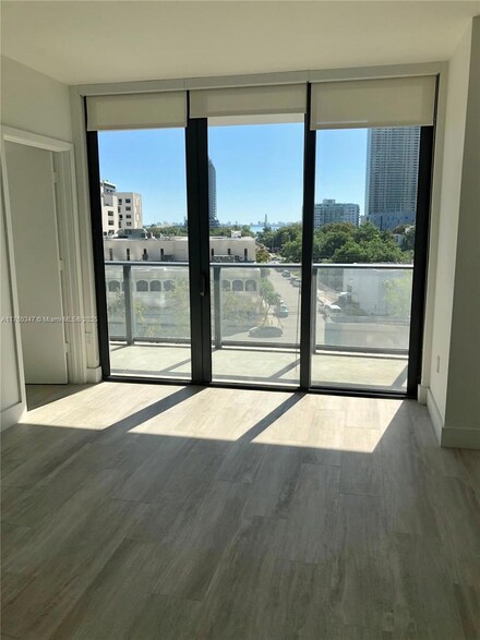 121 NE 34th St Unit L406, Miami, FL 33137