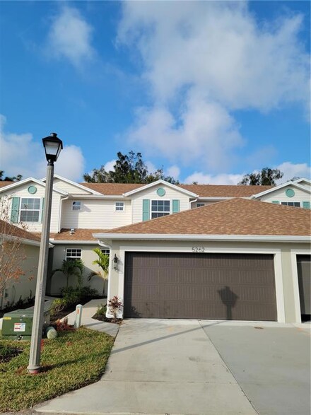 5262 Neil Dr, Saint Petersburg, FL 33714