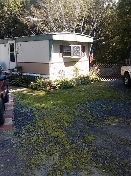 2 Gay Rd, Readfield, ME 04355