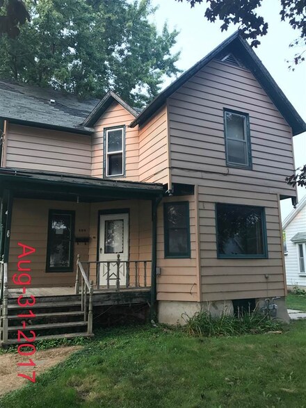 406 E Prospect St, New Hampton, IA 50659
