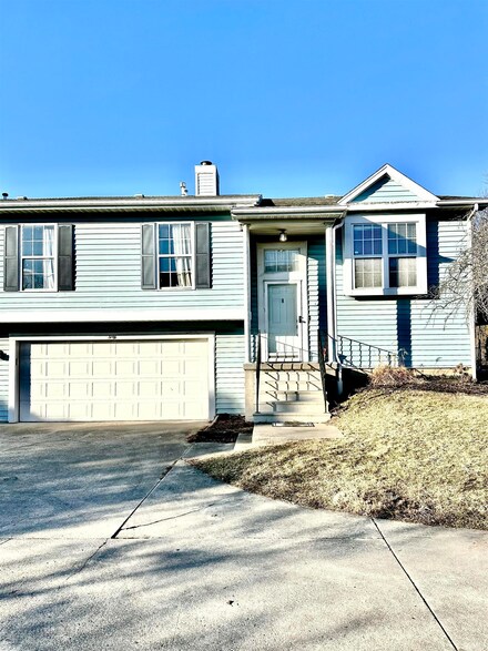 3766 N Lakeside Dr, Muncie, IN 47304