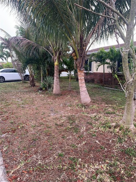 80 NE 213th St, Miami, FL 33179