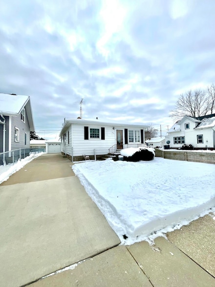 1531 Bryn Mawr Ave, Mount Pleasant, WI 53403