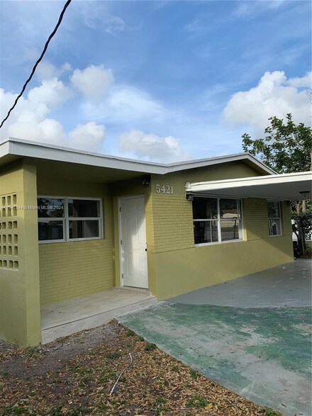 5421 SW 24th St, West Park, FL 33023