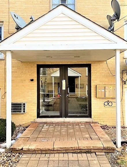 6630 W 95th St Unit 1A, Oak Lawn, IL 60453