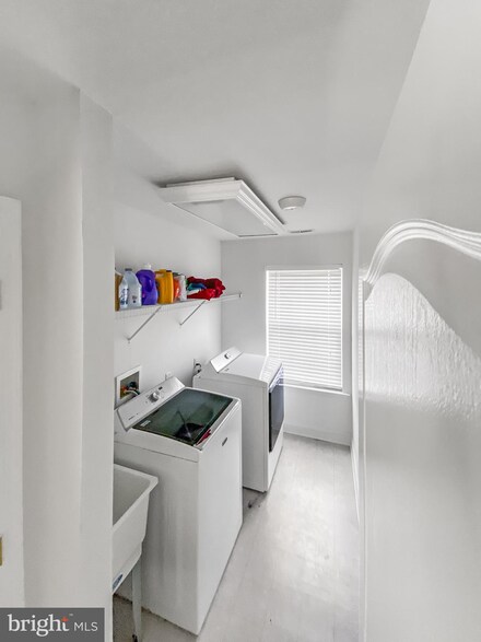 1 Edgefield Ct, Swedesboro, NJ 08085